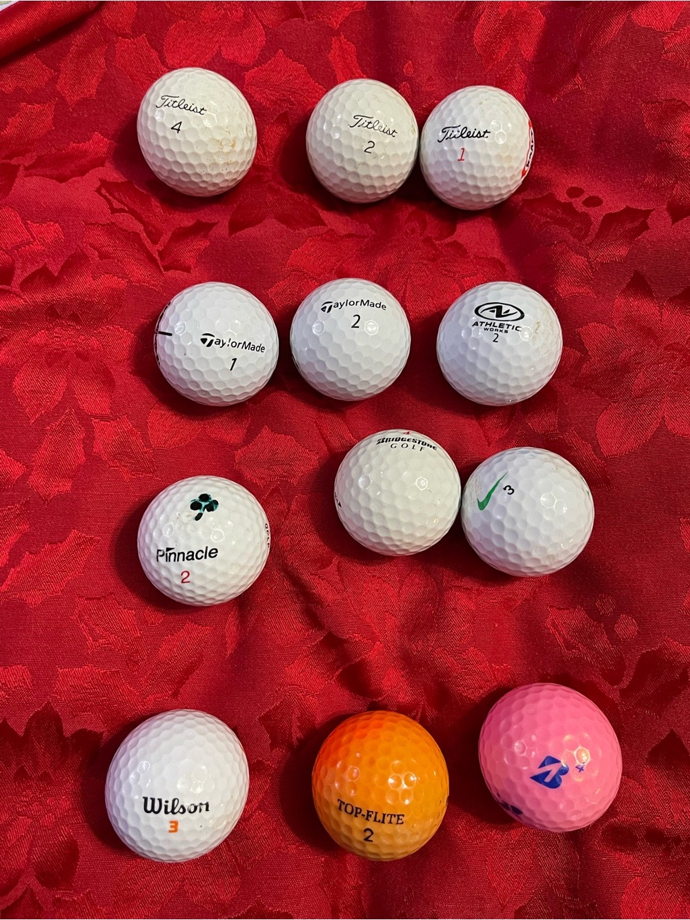 Lot of 12 Golf Balls!   Good Condition!